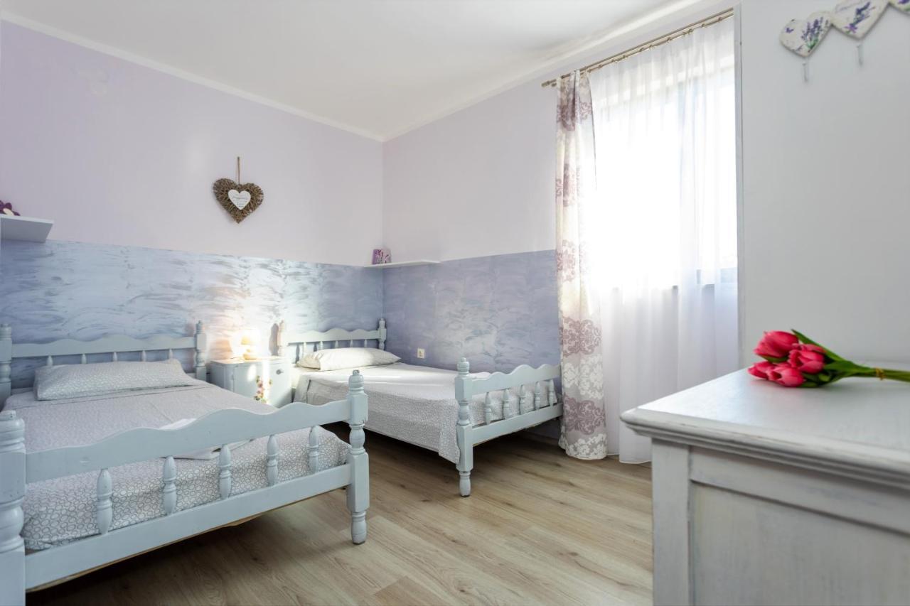 Apartman Doris Milohnici Esterno foto