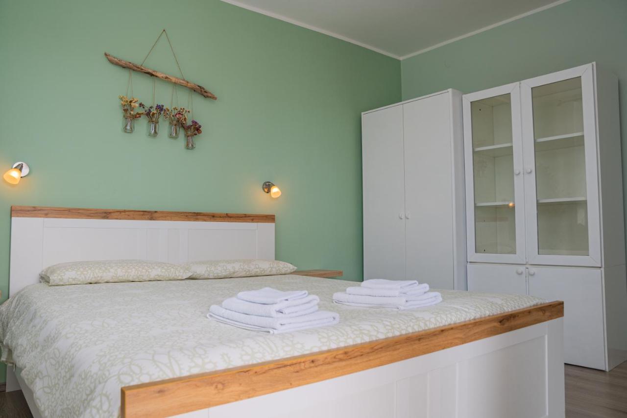 Apartman Doris Milohnici Esterno foto