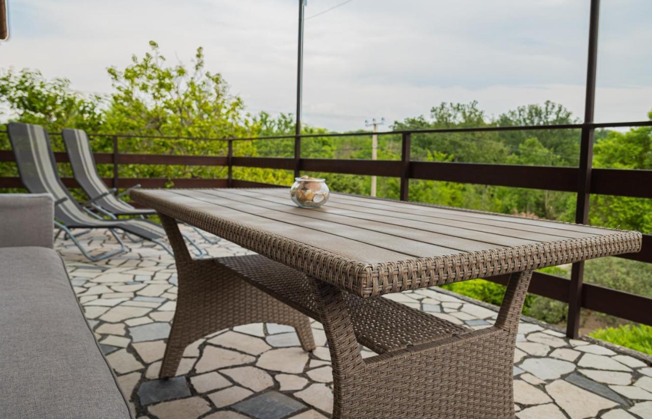 Apartman Doris Milohnici Esterno foto