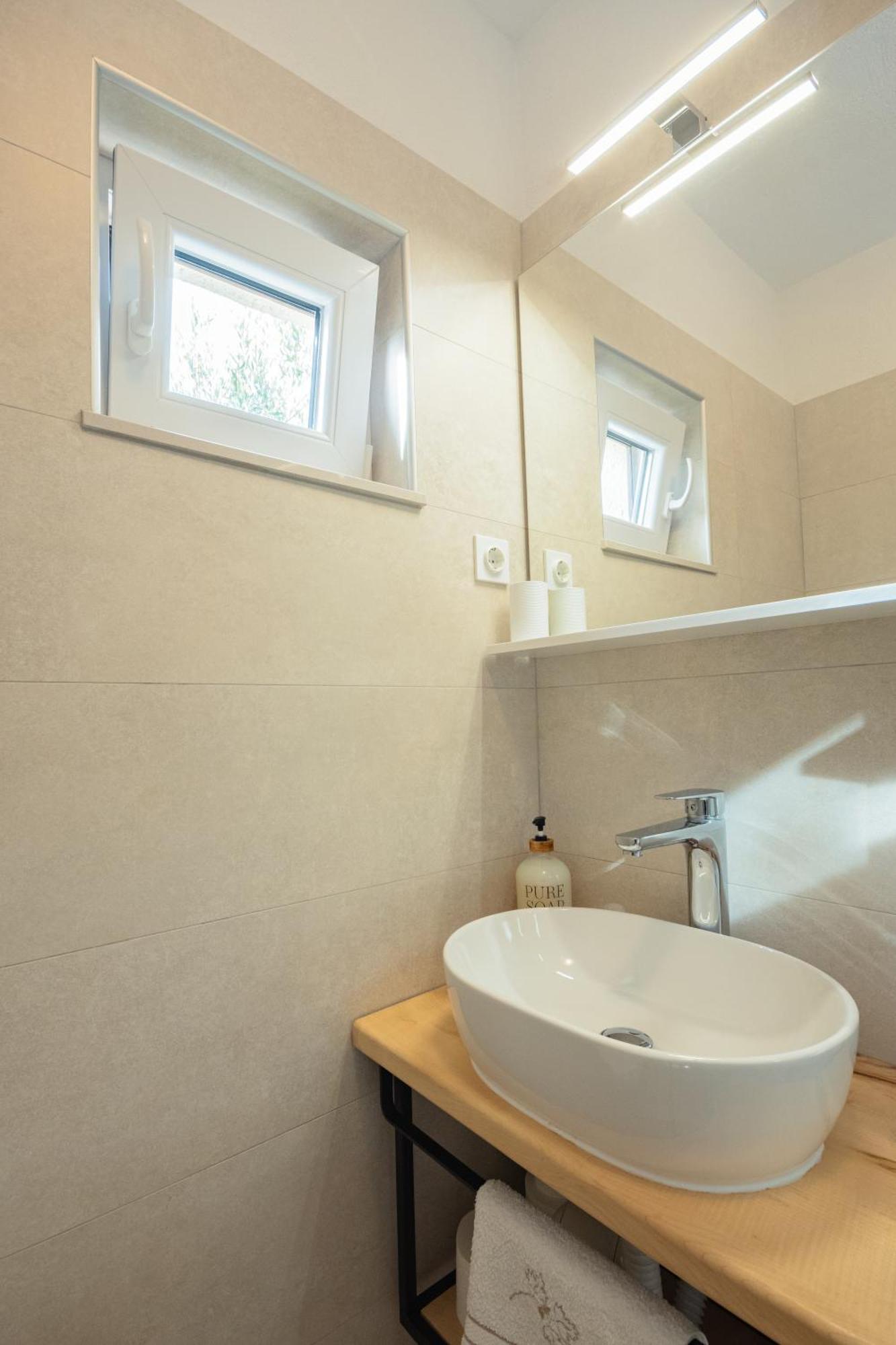 Apartman Doris Milohnici Esterno foto